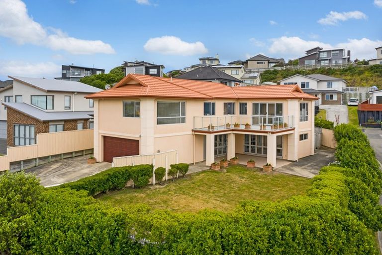Photo of property in 15 Aspiring Terrace, Aotea, Porirua, 5024