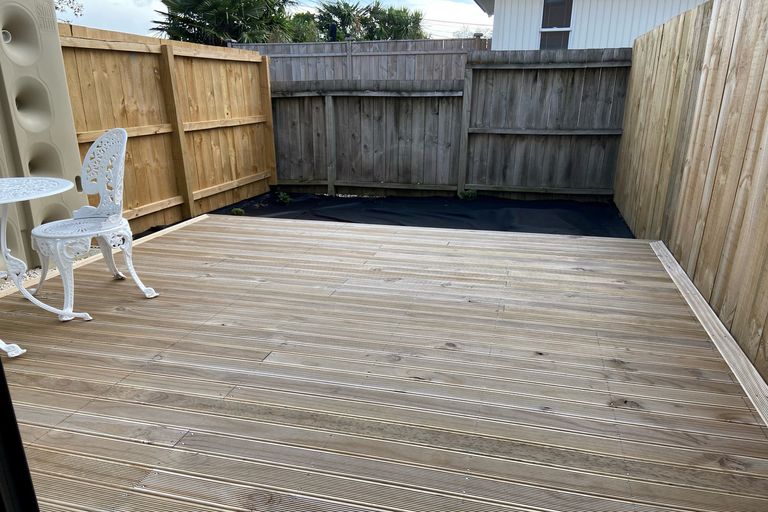 Photo of property in 2/3 Abbotleigh Avenue, Te Atatu Peninsula, Auckland, 0610