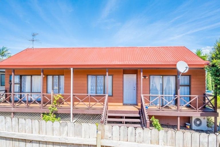 Photo of property in 14 De Quincey Terrace, Highland Park, Auckland, 2010