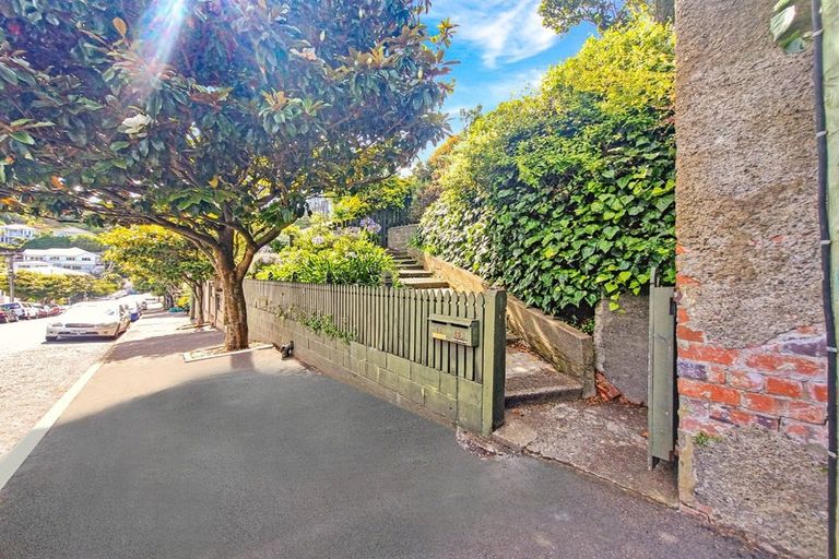 Photo of property in 16 Lawrence Street, Newtown, Wellington, 6021