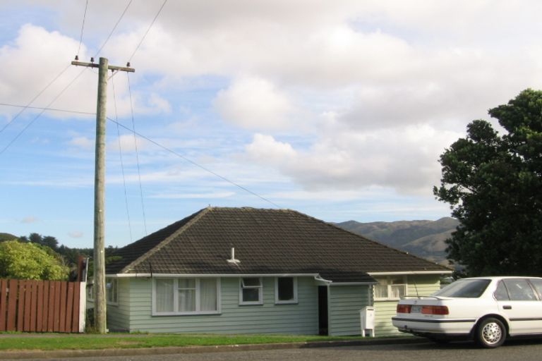 Photo of property in 18 Bedford Street, Cannons Creek, Porirua, 5024
