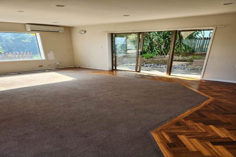 Photo of property in 1/36 Tree View Avenue, Glenfield, Auckland, 0629