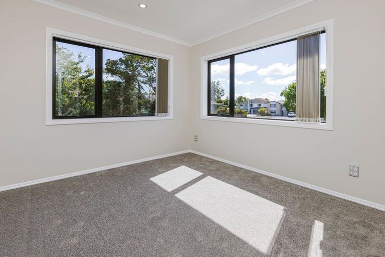 Photo of property in 4 Mirrabooka Avenue, Botany Downs, Auckland, 2010