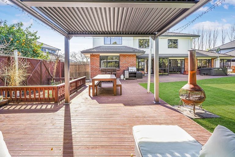 Photo of property in 18 Longwood Place, Harrowfield, Hamilton, 3210