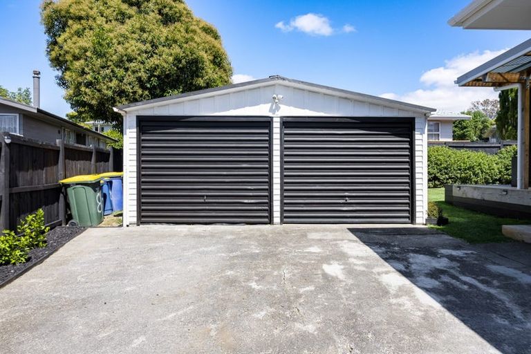 Photo of property in 8 Camphora Place, Ranui, Auckland, 0612