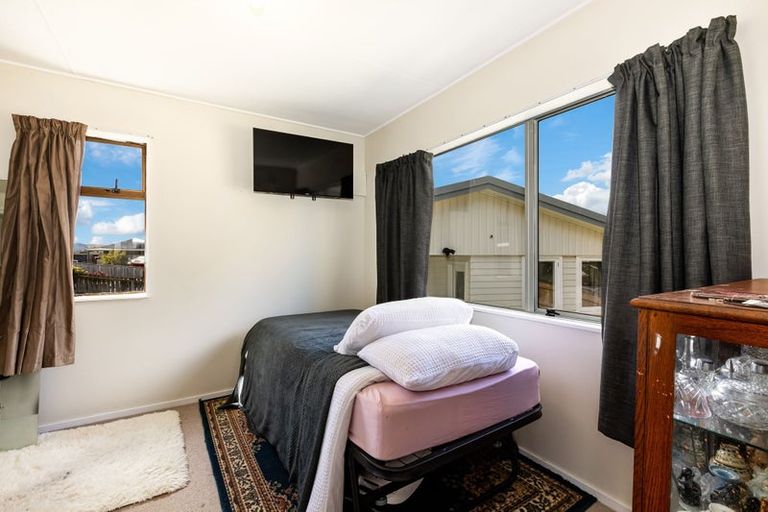 Photo of property in 17 Sombrero View, Ascot Park, Porirua, 5024