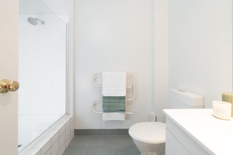 Photo of property in 12b Glenmore Street, Thorndon, Wellington, 6011