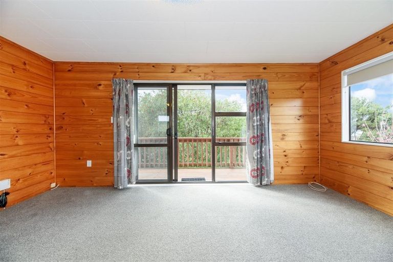 Photo of property in 1/57 Cliff View Drive, Green Bay, Auckland, 0604