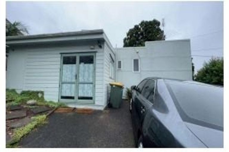 Photo of property in 1/728 Beach Road, Browns Bay, Auckland, 0630