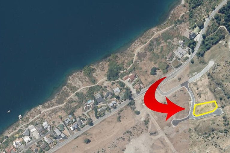 Photo of property in 1 Elk Place, Kelvin Heights, Queenstown, 9300