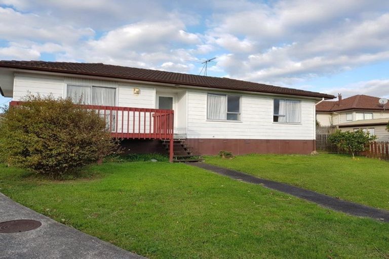 Photo of property in 18 Tomintoul Place, Highland Park, Auckland, 2010