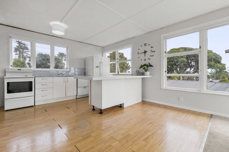 Photo of property in 1400 Whangaparaoa Road, Army Bay, Whangaparaoa, 0930