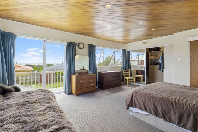 Photo of property in 8 Darcy Place, Massey, Auckland, 0614