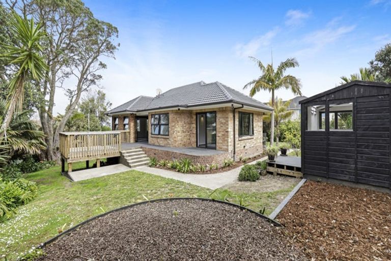 Photo of property in 35 Rock Isle Road, Torbay, Auckland, 0630