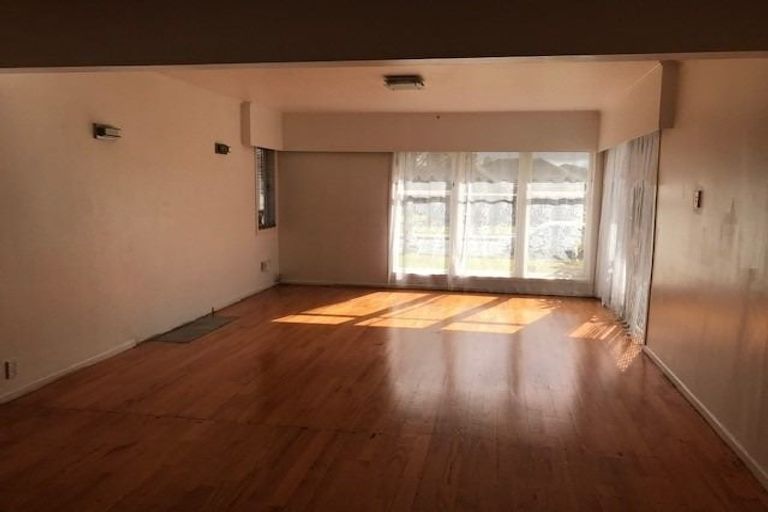 Photo of property in 12 Durham Street, Te Atatu Peninsula, Auckland, 0610