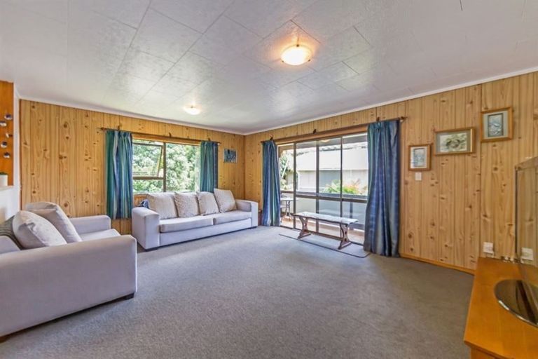 Photo of property in 25 Waiora Road, Stanmore Bay, Whangaparaoa, 0932