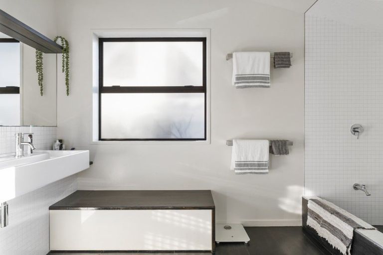 Photo of property in 16 Ranginui Road, Welcome Bay, Tauranga, 3112