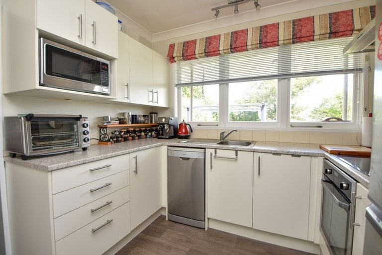 Photo of property in 28 Seddon Street, Carterton, 5713