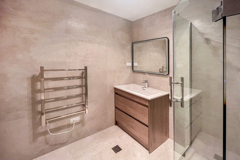 Photo of property in 5/737 East Coast Road, Browns Bay, Auckland, 0630