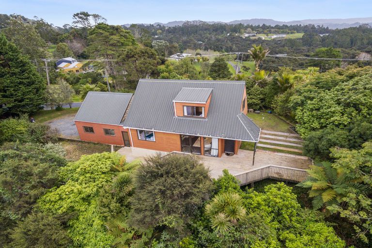 Photo of property in 174 Shaw Road, Oratia, Auckland, 0604