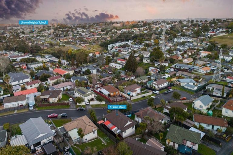 Photo of property in 7 Faram Place, Massey, Auckland, 0614