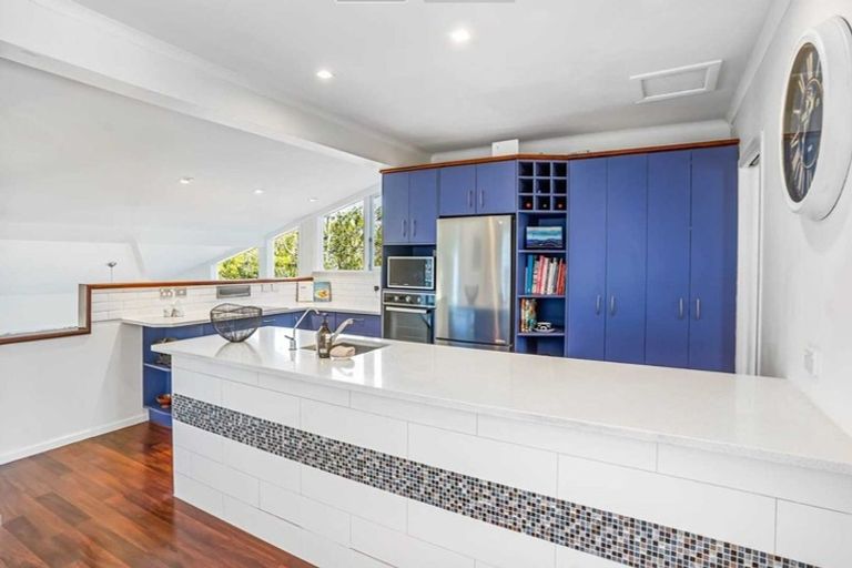 Photo of property in 69 Ravenwood Drive, Forrest Hill, Auckland, 0620