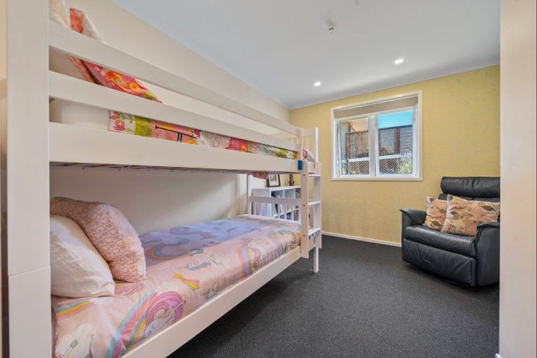 Photo of property in 9 Oawai Place, Marfell, New Plymouth, 4310