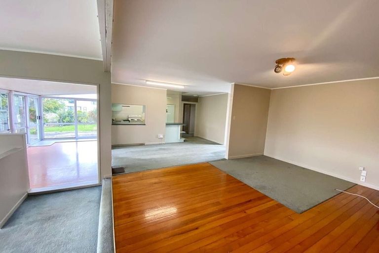 Photo of property in 35 Sunnyside Road, Sunnyvale, Auckland, 0612