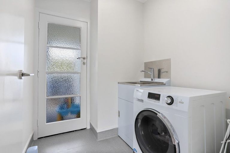 Photo of property in 3 Adriatic Avenue, Henderson, Auckland, 0612