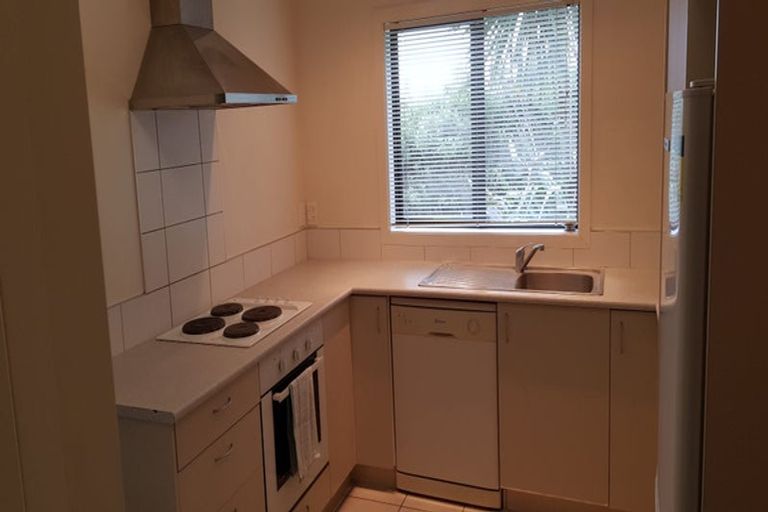 Photo of property in 8b Schnapper Rock Road, Schnapper Rock, Auckland, 0632