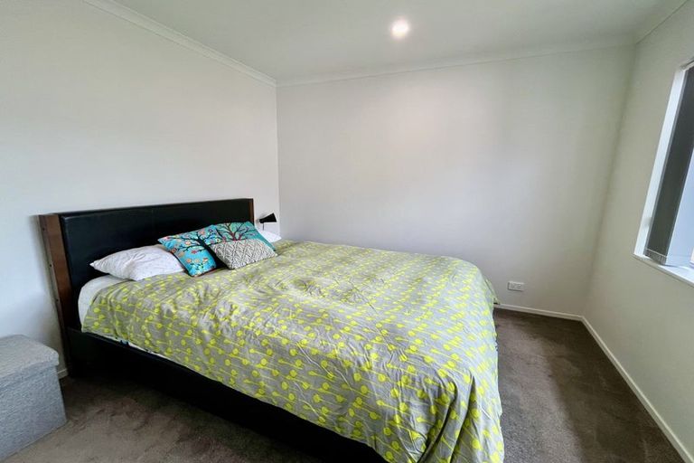 Photo of property in 16 Whareatua Avenue, Takanini, 2112