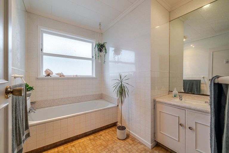 Photo of property in 18 Mudgway Place, Awapuni, Palmerston North, 4412