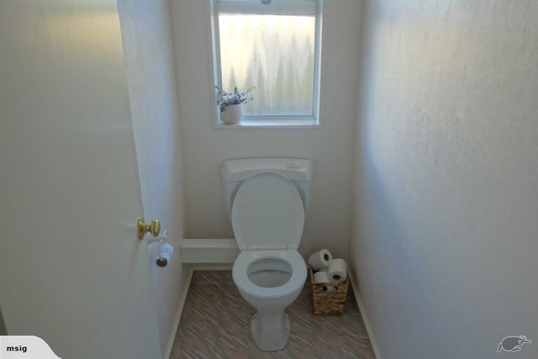 Photo of property in 393 Te Moana Road, Waikanae, 5036