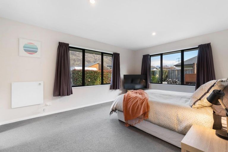 Photo of property in 8 Judge And Jury Drive, Lake Hayes, Queenstown, 9304