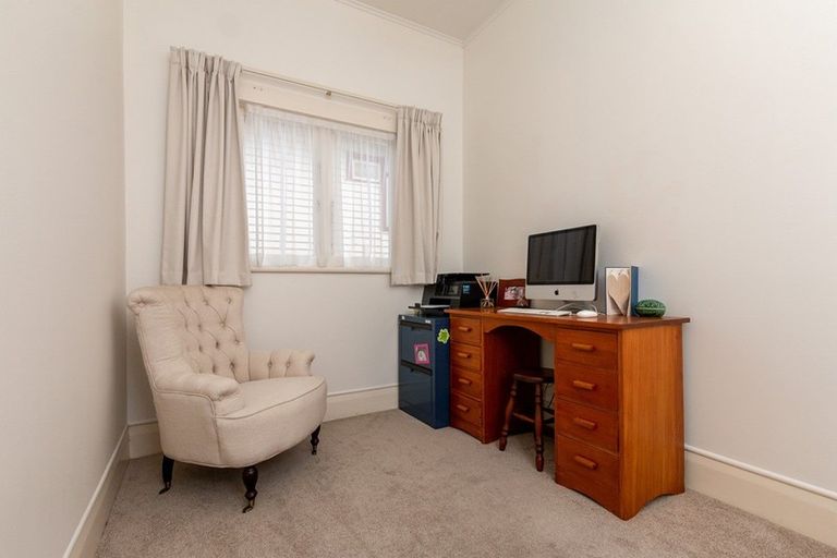 Photo of property in 32 Cumberland Avenue, Westmere, Auckland, 1022