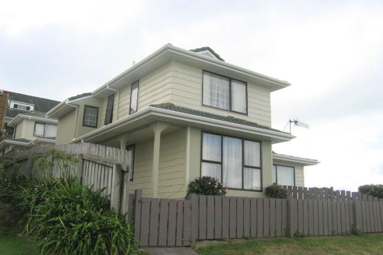 Photo of property in 9 Waiwera Crescent, Maupuia, Wellington, 6022