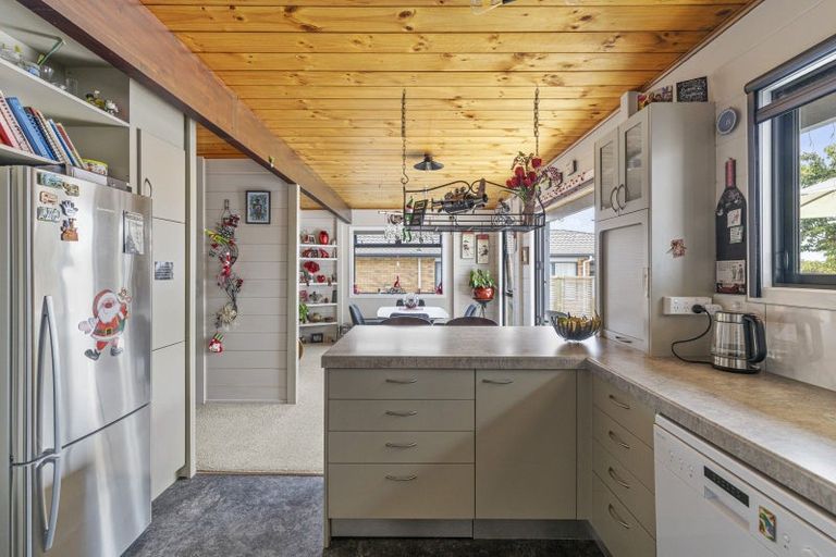 Photo of property in 184 Tukapa Street, Westown, New Plymouth, 4310