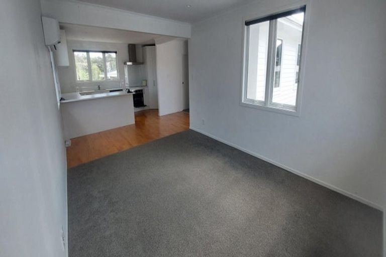 Photo of property in 9 Maybelle Place, Kelston, Auckland, 0602