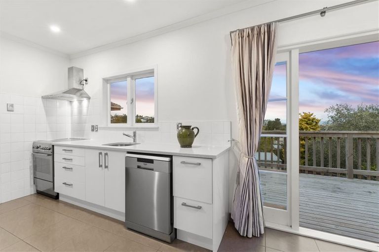 Photo of property in 77 West Harbour Drive, West Harbour, Auckland, 0618