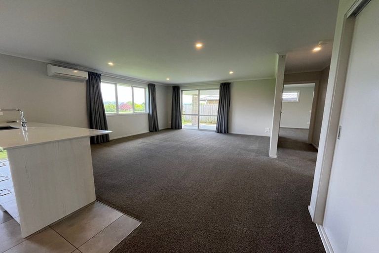 Photo of property in 28 Richardson Road, Omokoroa, 3114