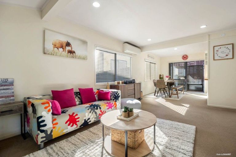 Photo of property in 2/6 Angelo Avenue, Howick, Auckland, 2014