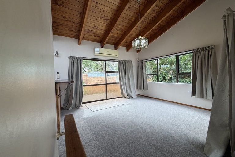 Photo of property in 10 Westpark Drive, West Harbour, Auckland, 0618