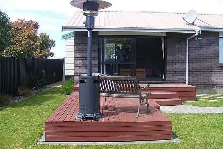 Photo of property in 2/17e Te Maru Place, Redwood, Christchurch, 8051