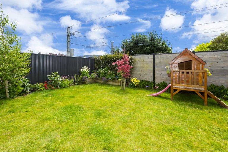 Photo of property in 24 Te Kaeaea Crescent, Wallaceville, Upper Hutt, 5018