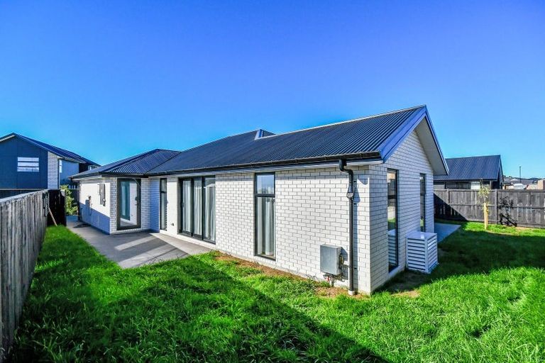Photo of property in 25 Kenehi Road, Karaka, 2124