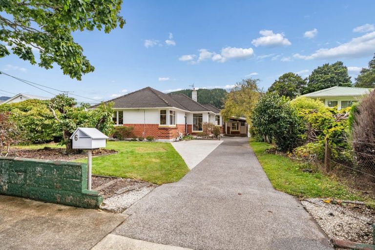 Photo of property in 6 Hall Grove, Ebdentown, Upper Hutt, 5018