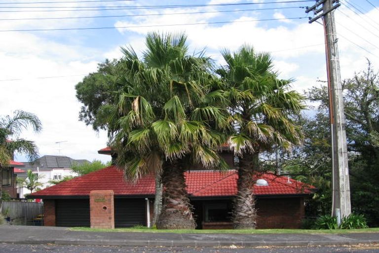 Photo of property in 2/994 Beach Road, Torbay, Auckland, 0630