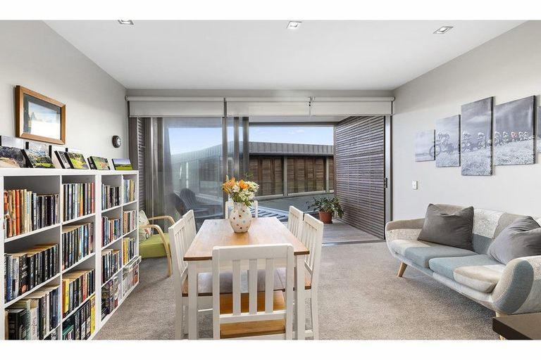 Photo of property in Patent 326 Apartments, 203s/326 Evans Bay Parade, Hataitai, Wellington, 6021