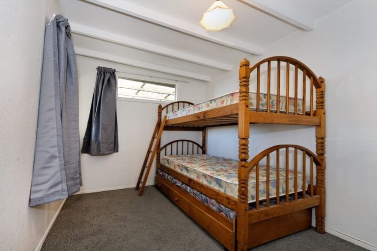 Photo of property in 79 North Piha Road, Piha, 0772