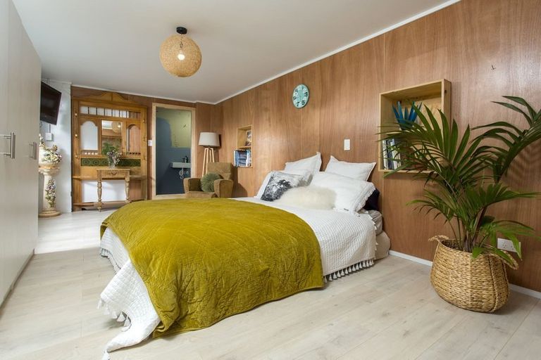 Photo of property in 1/204 Beach Haven Road, Beach Haven, Auckland, 0626